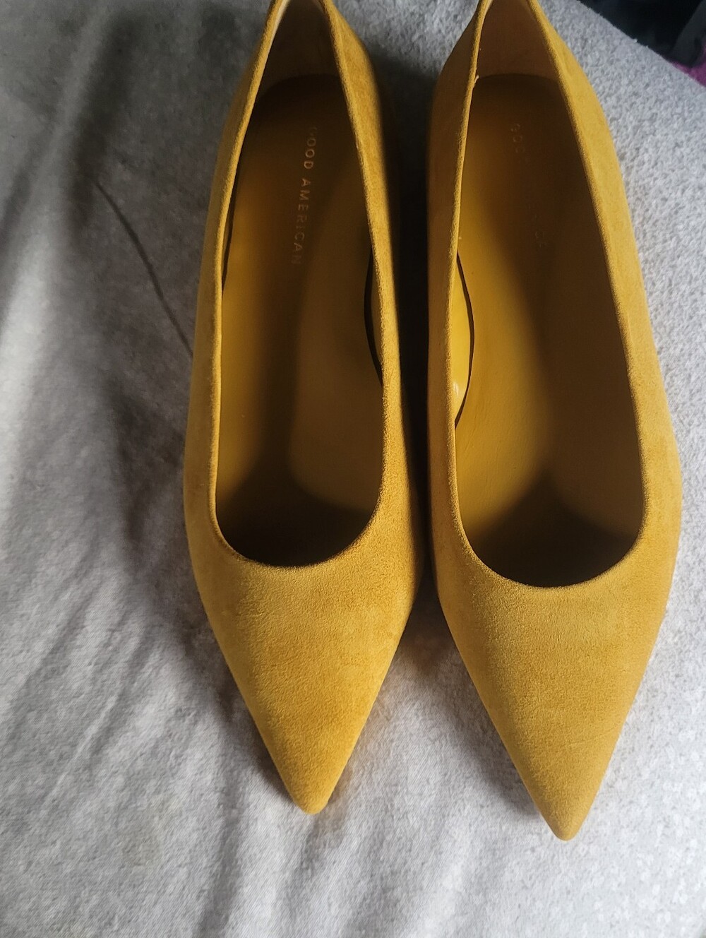 Good American Kitten Heel Pointed Toe Flats Yellow Gold Suede Size 9 Like New